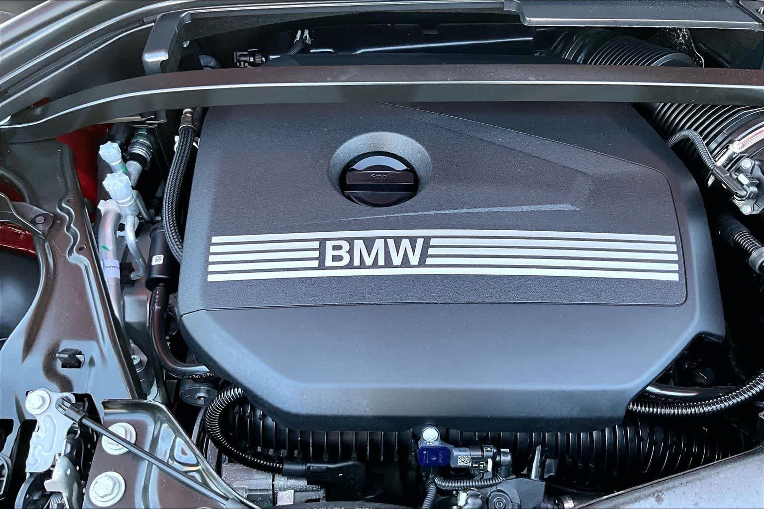 New 2026 Vegas Red Metallic BMW xDrive28i image 17