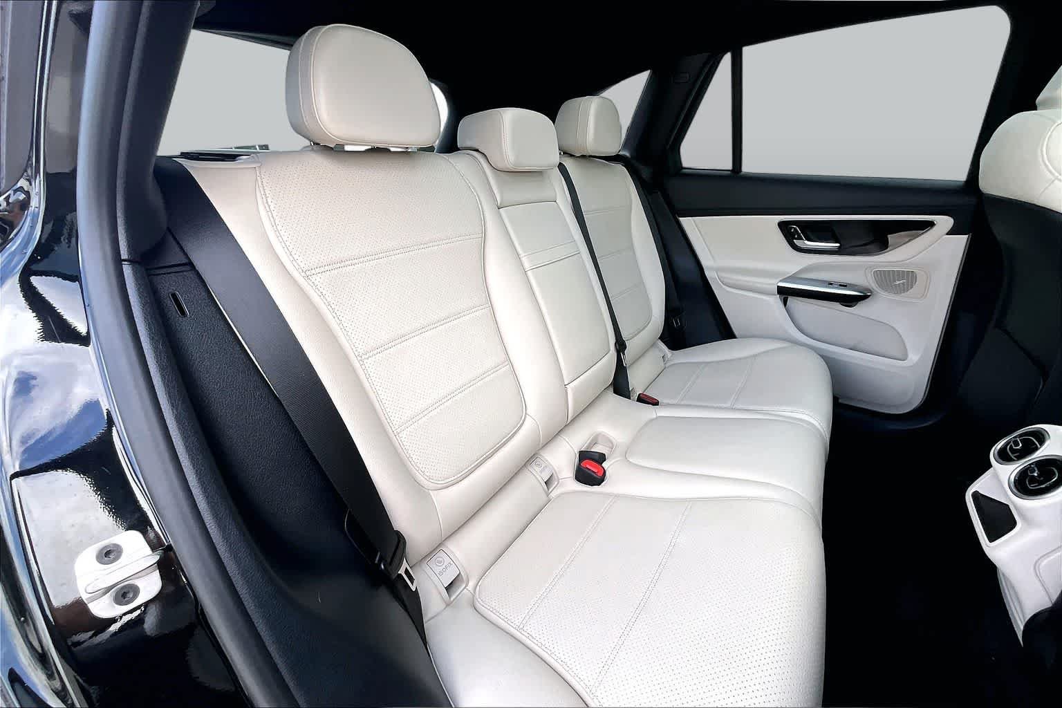 Used 2025 Black Mercedes-Benz GLC 300 image 18