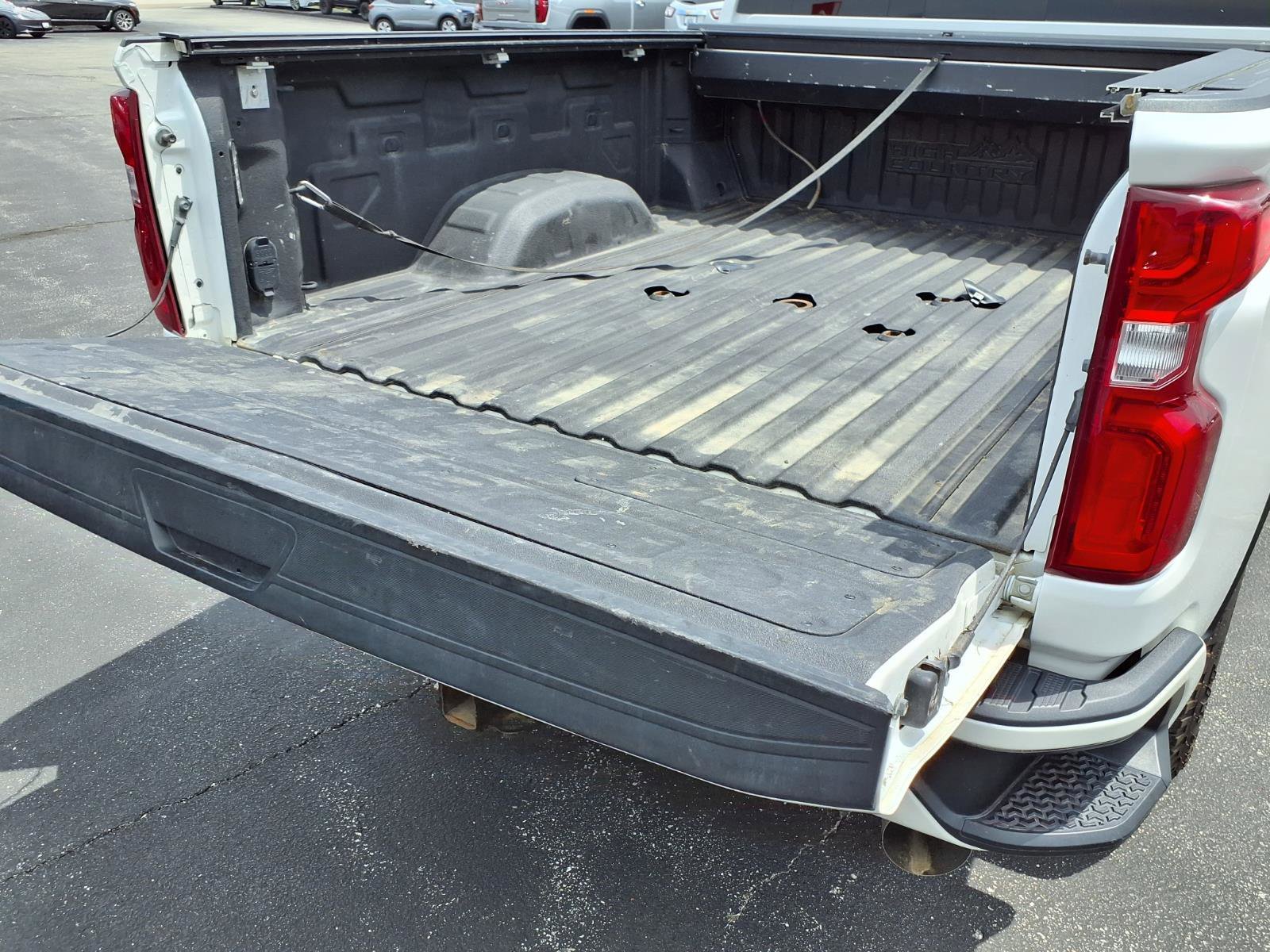 Used 2023 Iridescent Pearl Tricoat Chevrolet High Country image 33