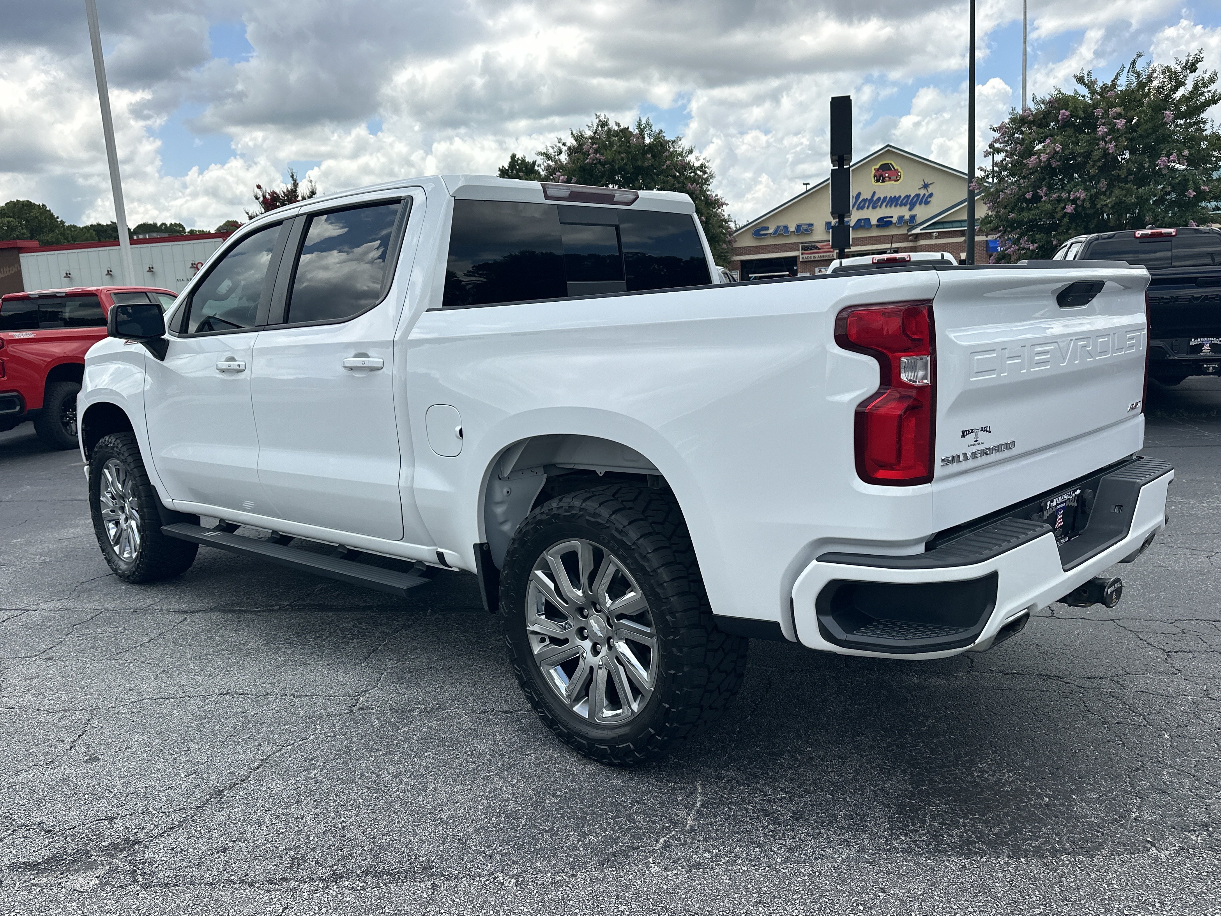 Used 2019 SUMMIT WHITE Chevrolet RST image 5