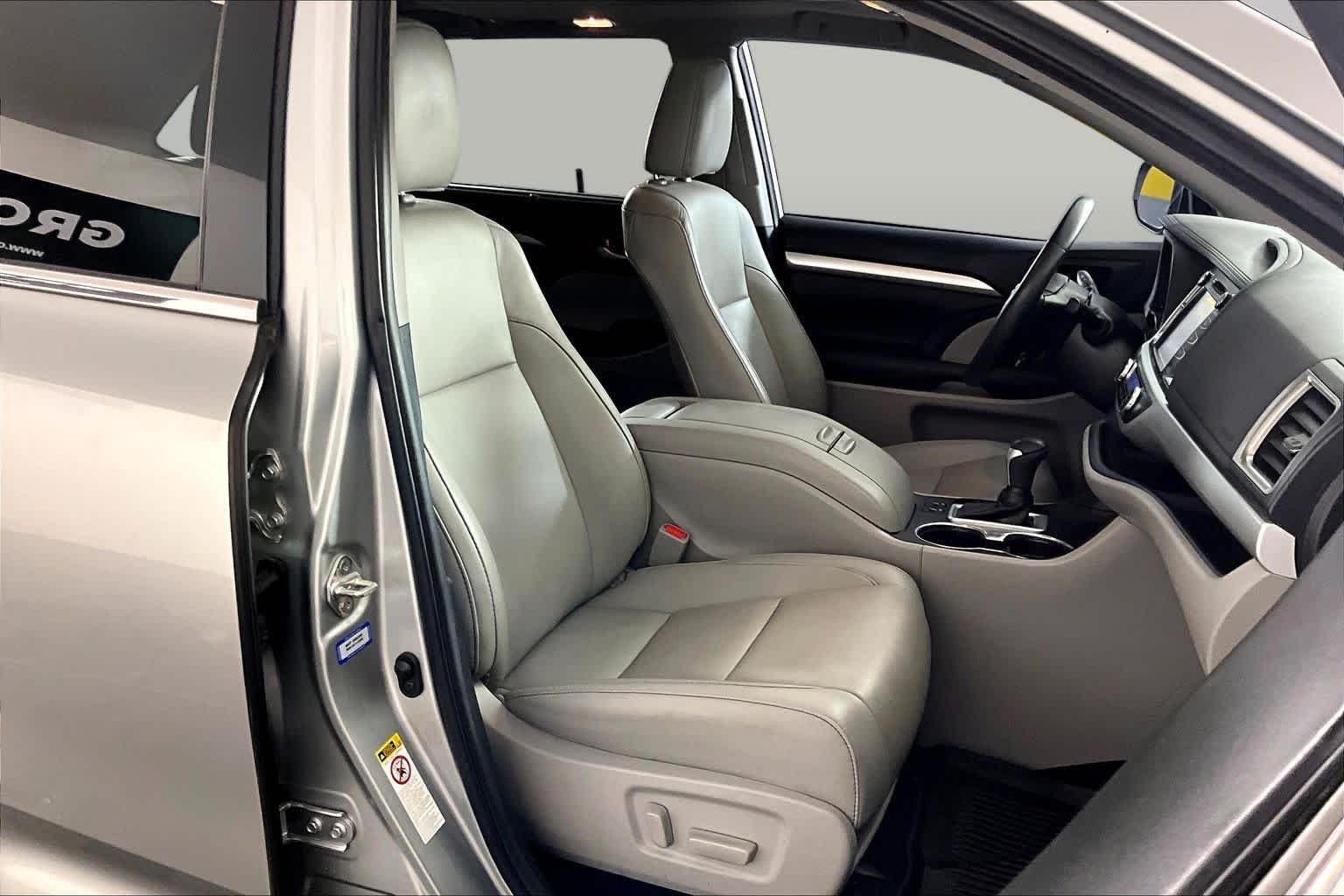 Used 2019 Celestial Silver Metallic Toyota XLE image 9