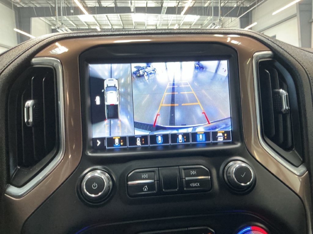 Used 2022 White Chevrolet High Country image 22
