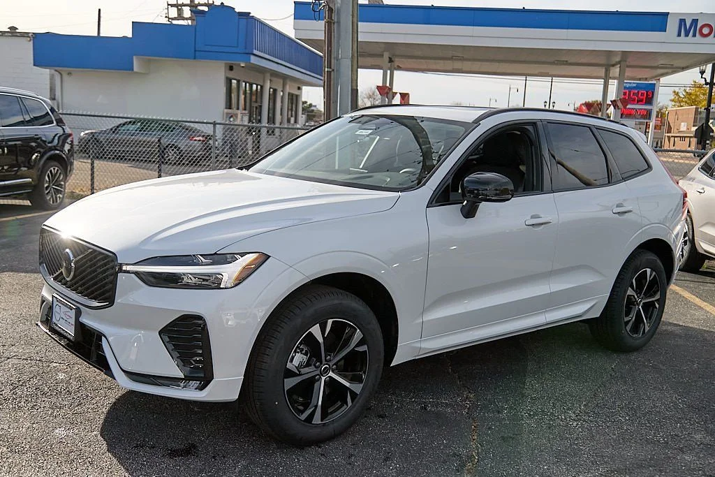 New 2026 Crystal White Volvo Core image 6