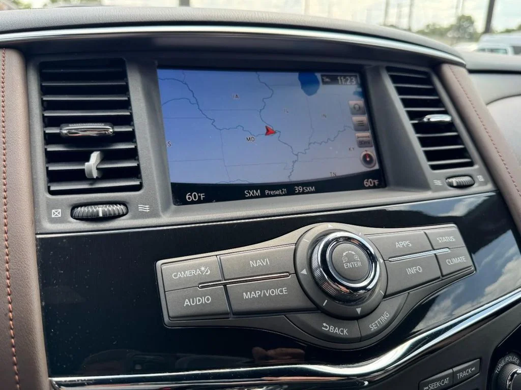 Used 2019 Black Nissan Platinum image 21