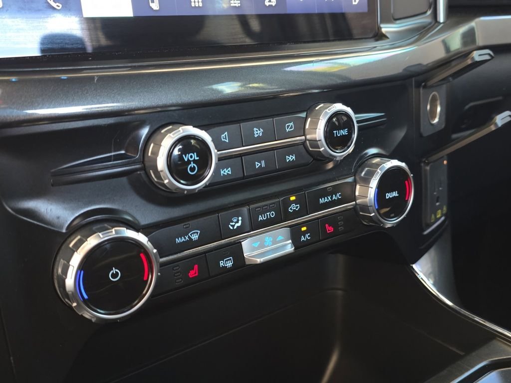 Used 2023 Black Ford XLT image 24