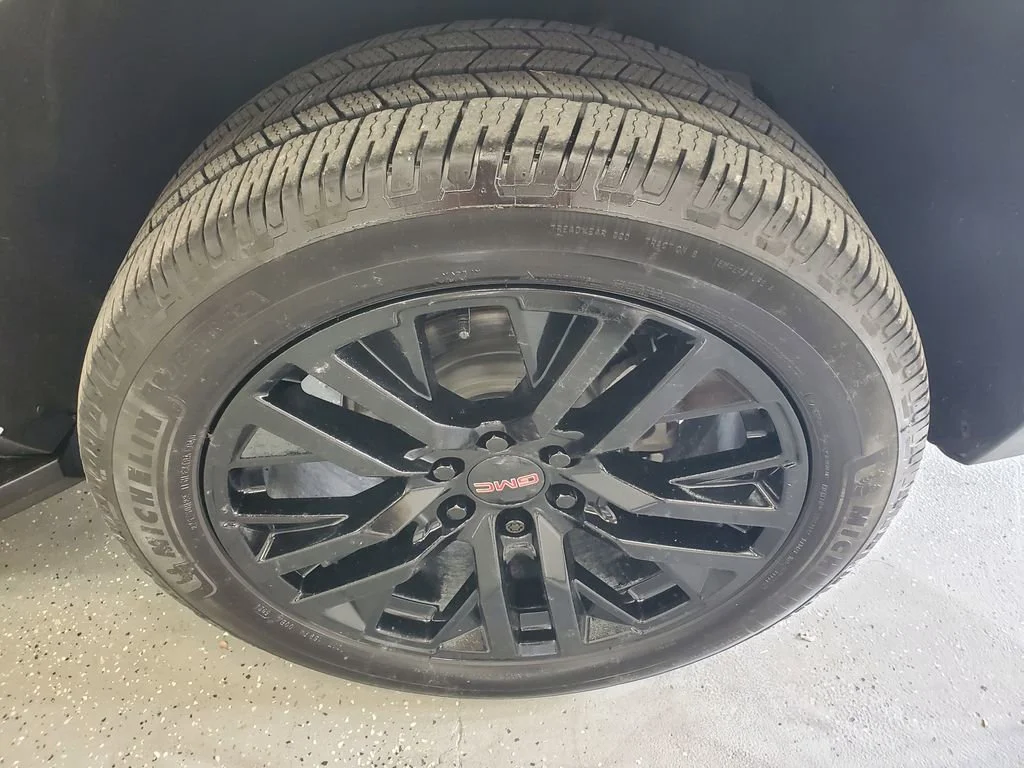 Used 2023 Summit White GMC SLE image 30