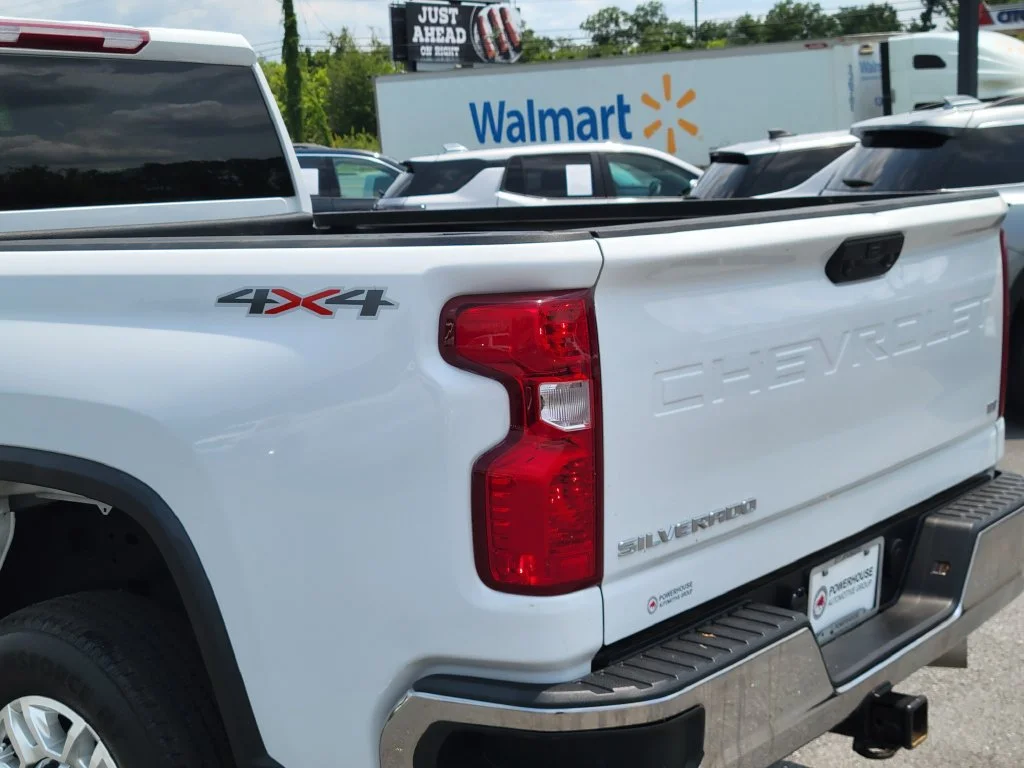 Used 2025 Summit White Chevrolet LT image 12
