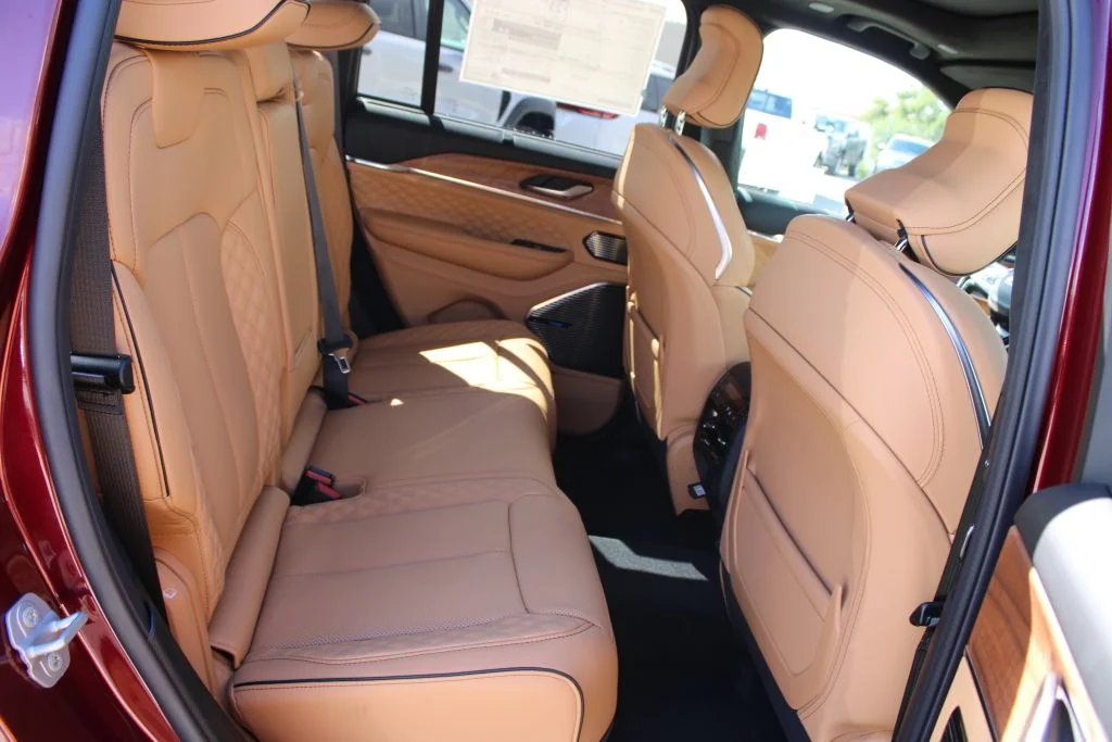 New 2026 Velvet Red Pearl-Coat Exterior Paint Jeep Summit image 12