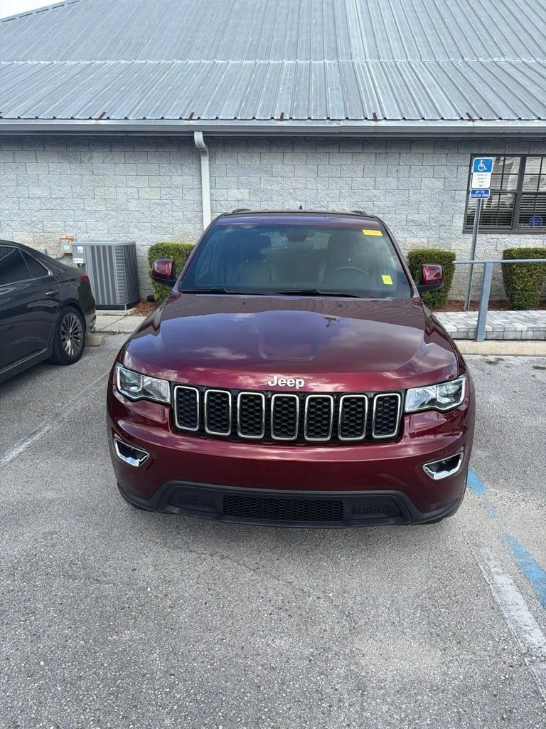 Used 2022 Velvet Jeep Laredo X image 2