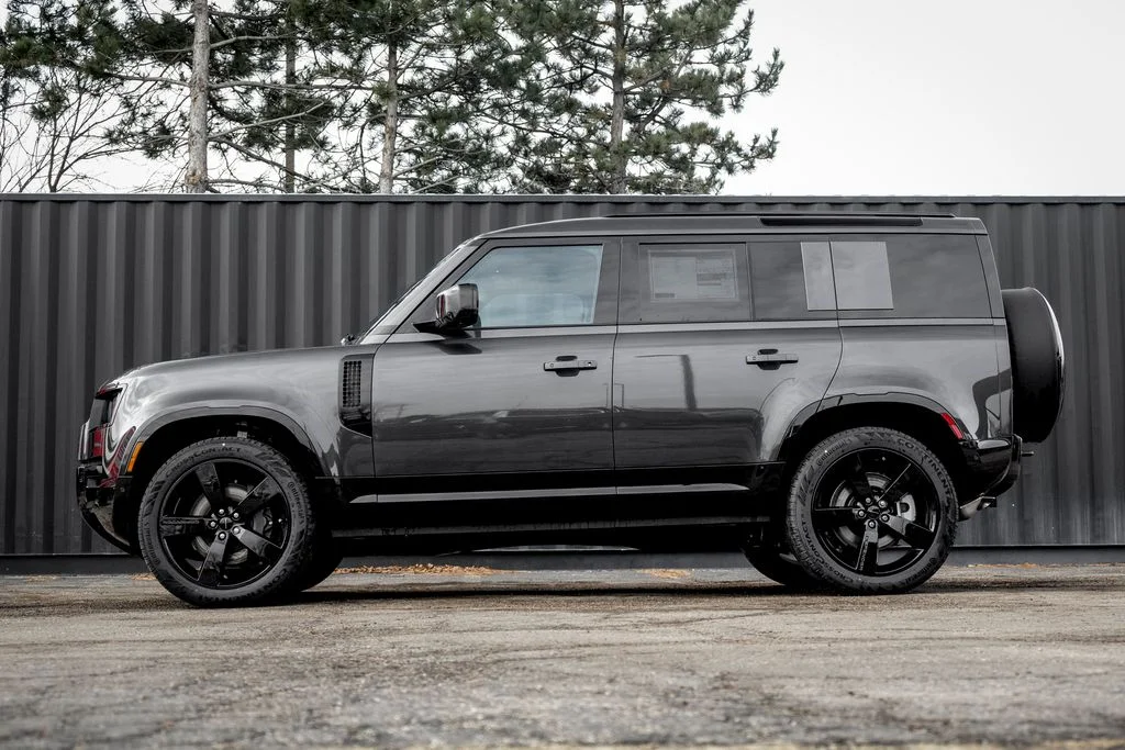 New 2026 Carpathian Grey Land Rover X-Dynamic SE image 3