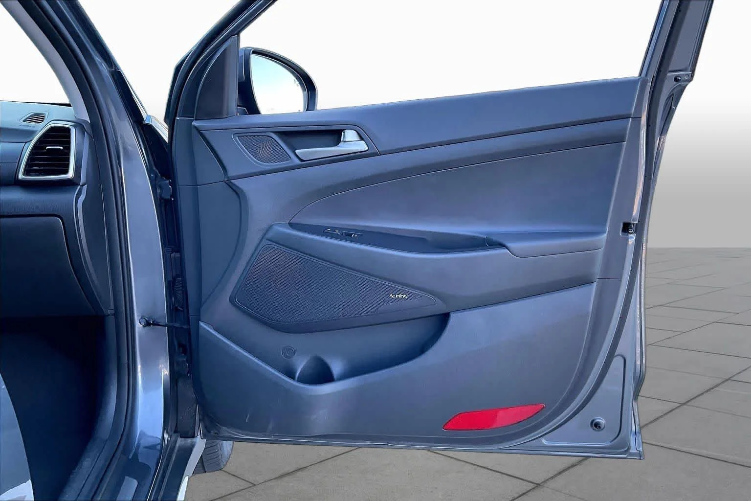 Used 2019 Coliseum Gray Hyundai Limited image 21