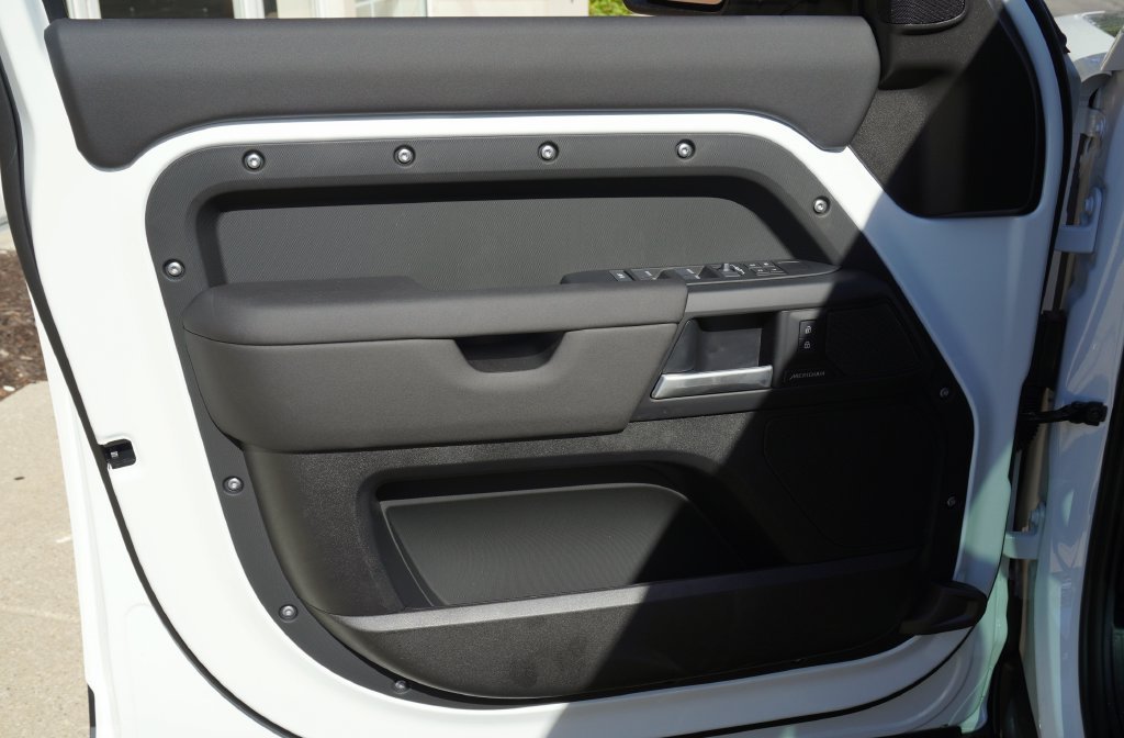 New 2026 Fuji White Land Rover S image 10