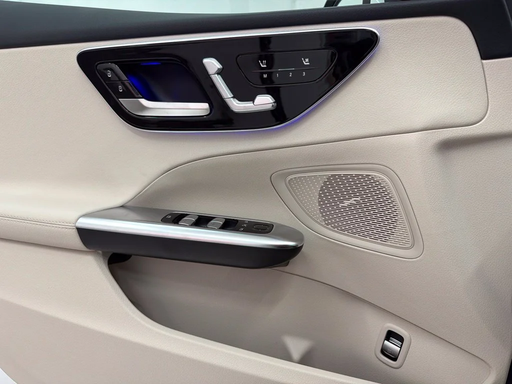 New 2027 White Mercedes-Benz C 300 image 15