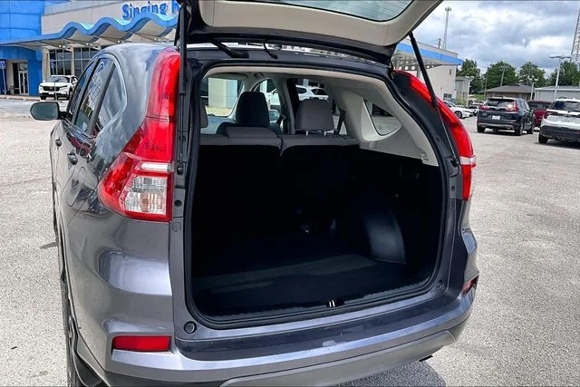 Used 2016 Modern Steel Metallic Honda SE image 31
