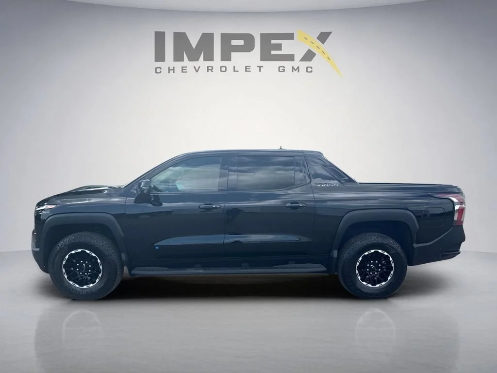 Used 2026 Black Chevrolet Trail Boss - Max Range image 2