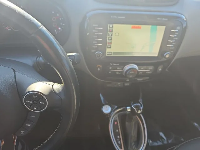 Used 2016 White Kia Plus image 25
