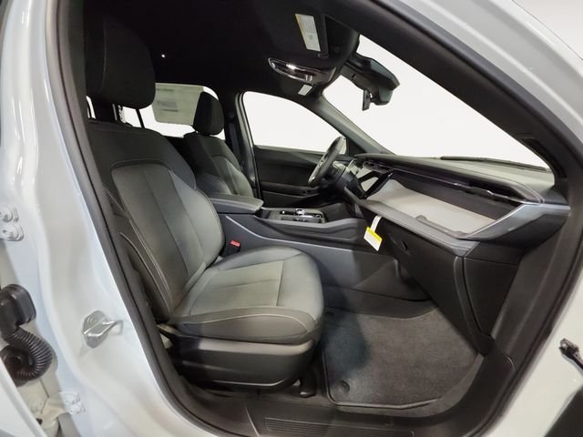 New 2026 Bright White Clear-Coat Exterior Paint Jeep Laredo image 15