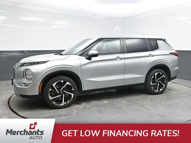 Used 2024 Silver Mitsubishi SE image 3