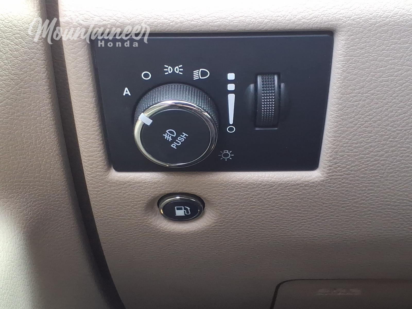 Used 2021 Slate Blue Pearlcoat Jeep Limited image 41