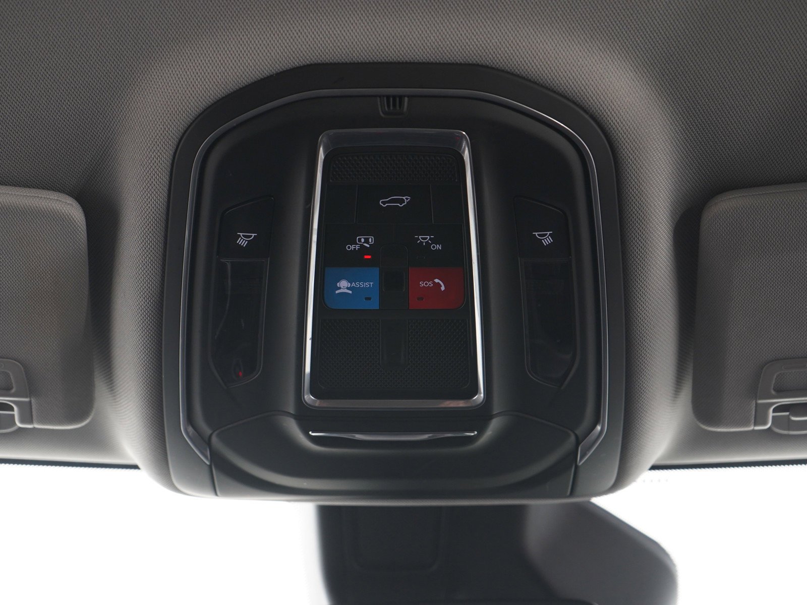 Used 2022  Jeep Limited image 17