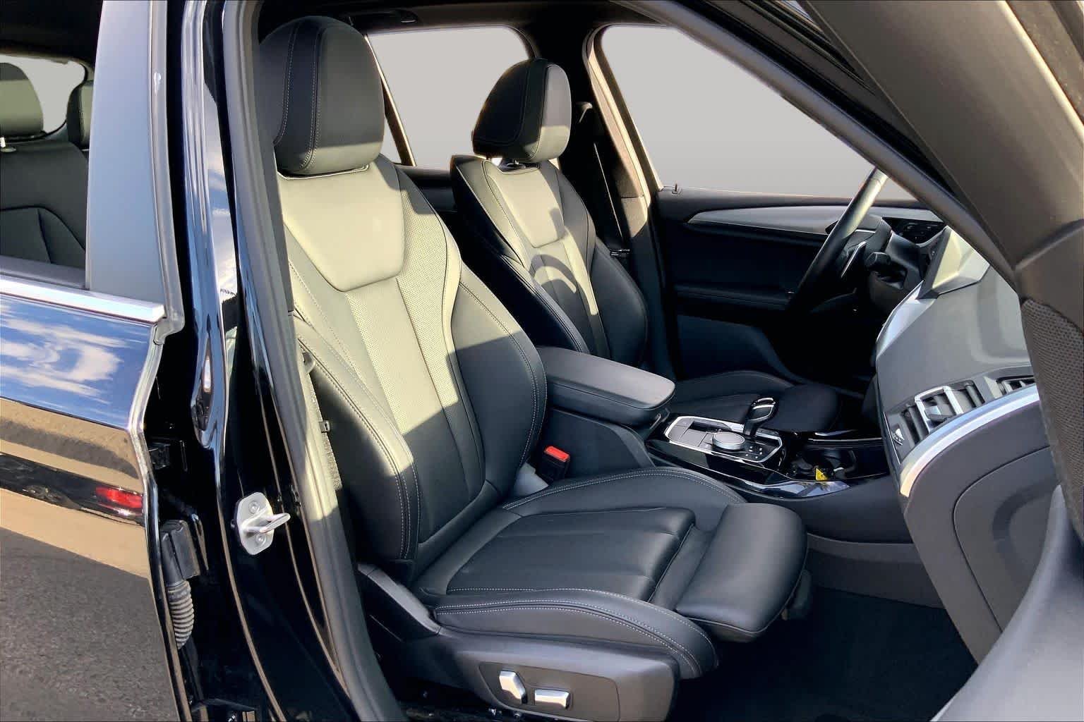 Used 2022 Jet Black BMW sDrive30i image 8
