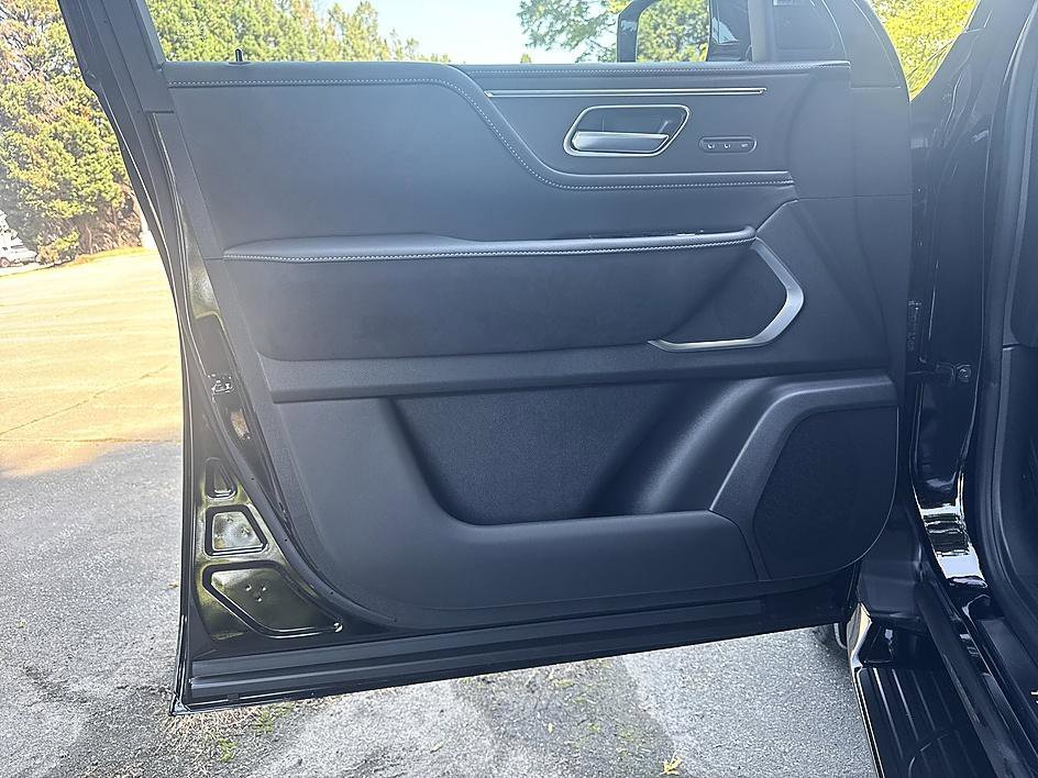 New 2026 Black Obsidian INFINITI LUXE image 9