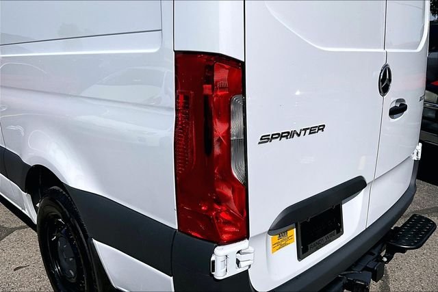 New 2026 Arctic White Mercedes-Benz Cargo 144 WB image 24