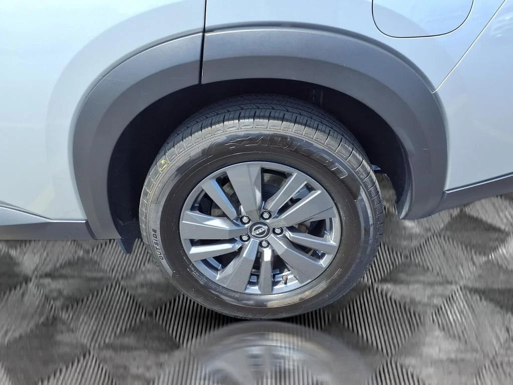 Used 2025 Silver Nissan SV image 21