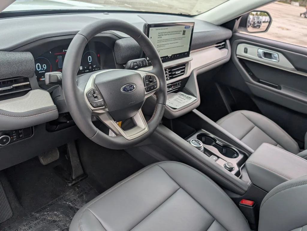 New 2026 Star White Metallic Tri-Coat Ford Active image 6