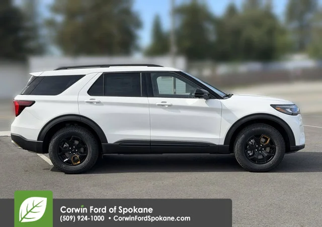 New 2027 Star White Metallic Tri-Coat Ford Tremor image 9