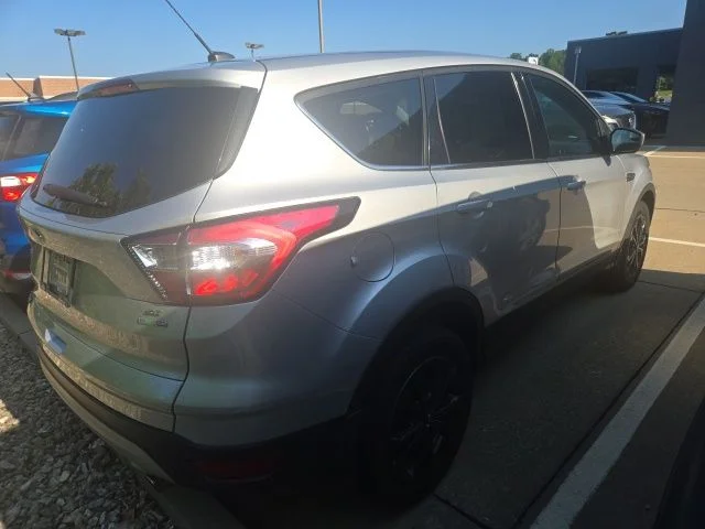 Used 2017 Silver Ford SE image 3