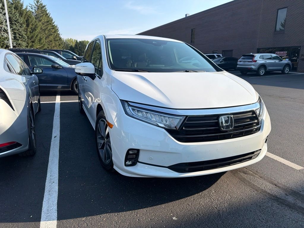 Used 2024 Platinum White Pearl Honda Touring image 4