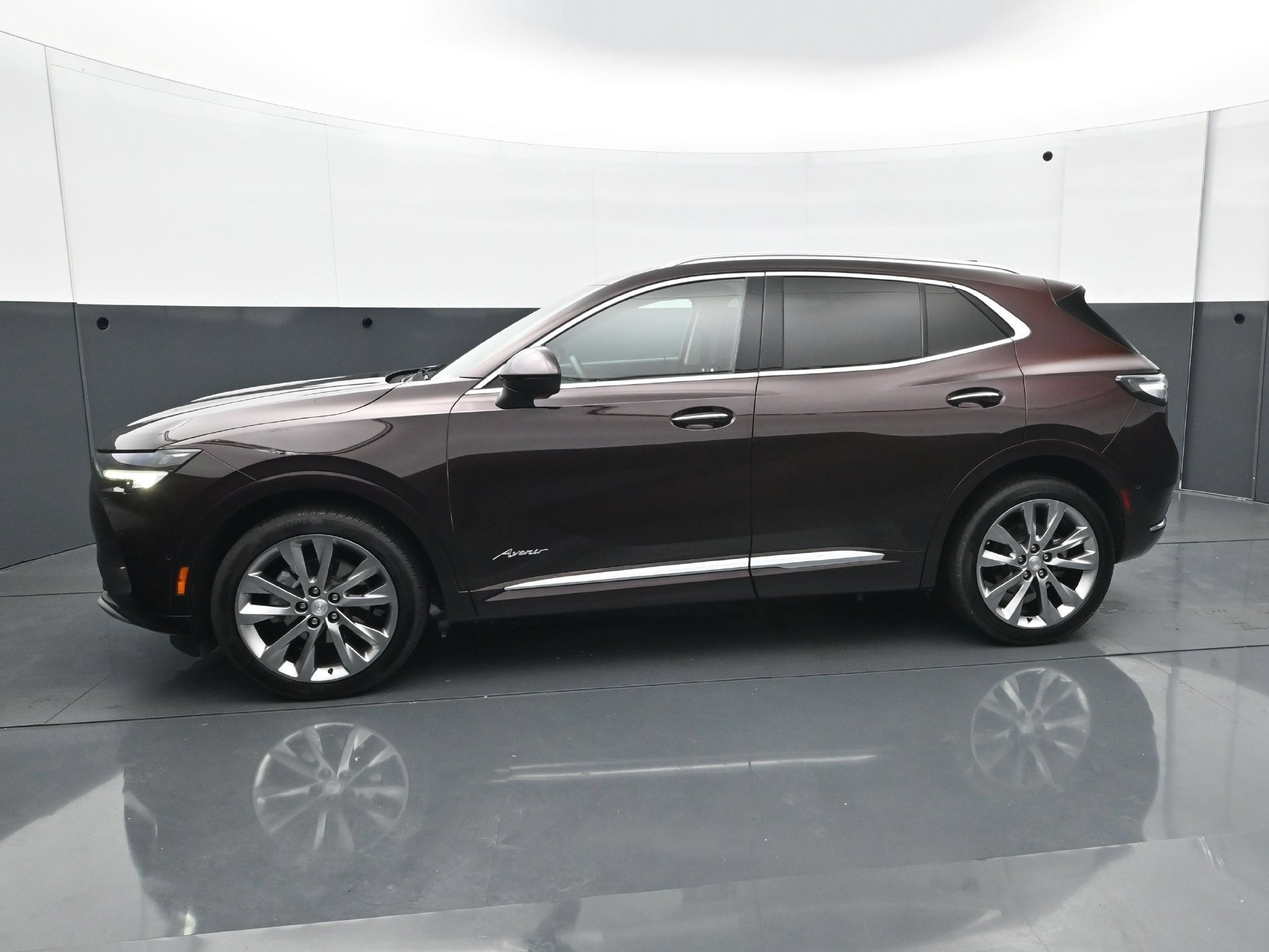 Used 2021 Rich Garnet Metallic Buick AWD 4dr Avenir image 3