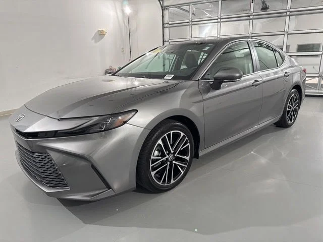 Used 2025  Toyota XLE image 4