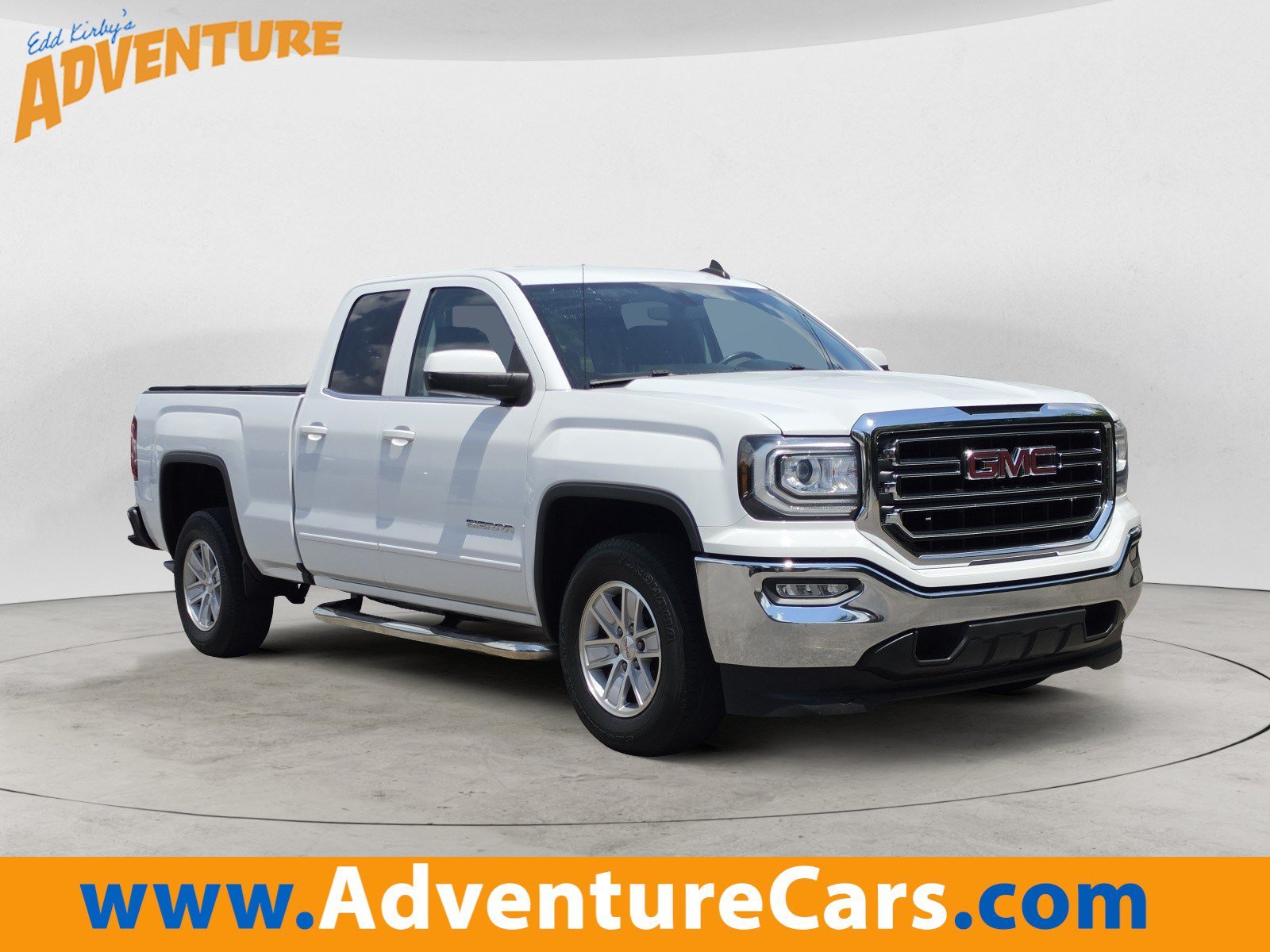 Used 2018 Summit White GMC SLE image 1
