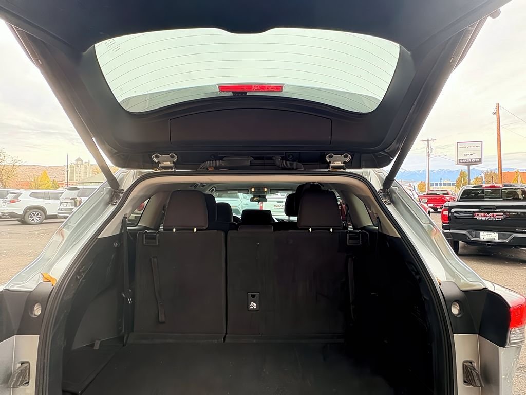 2024 Toyota Highlander LE photo 4