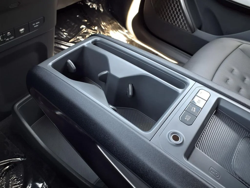 New 2026 Ebony Black Kia Wind AWD image 20