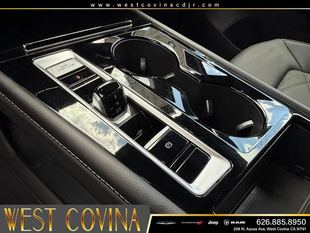 Used 2025 Black Volkswagen 2.0T SE w/Technology image 19