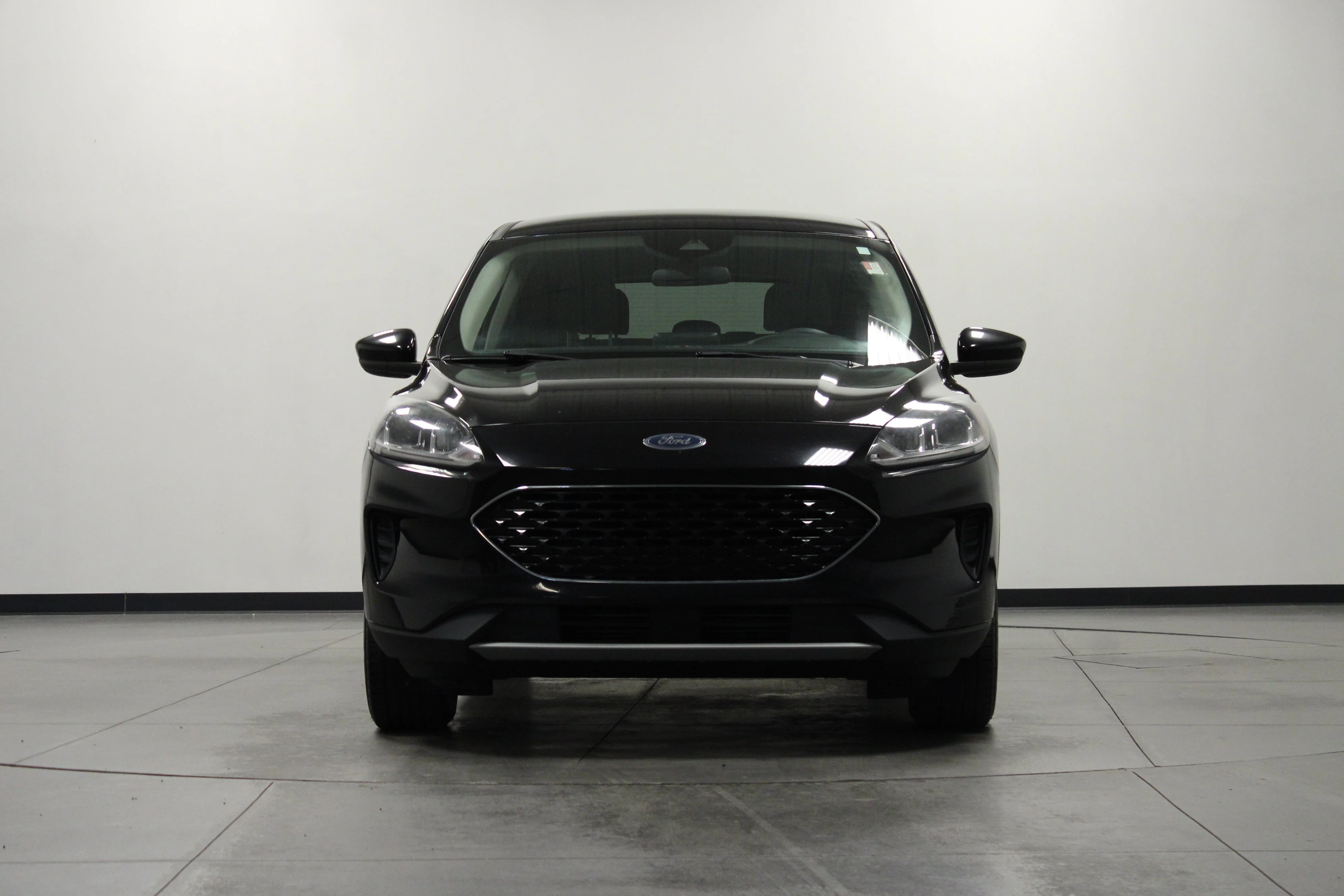 Used 2020 Black Metallic Ford SE image 9