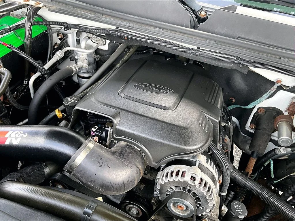 Used 2014 White GMC SLE image 32