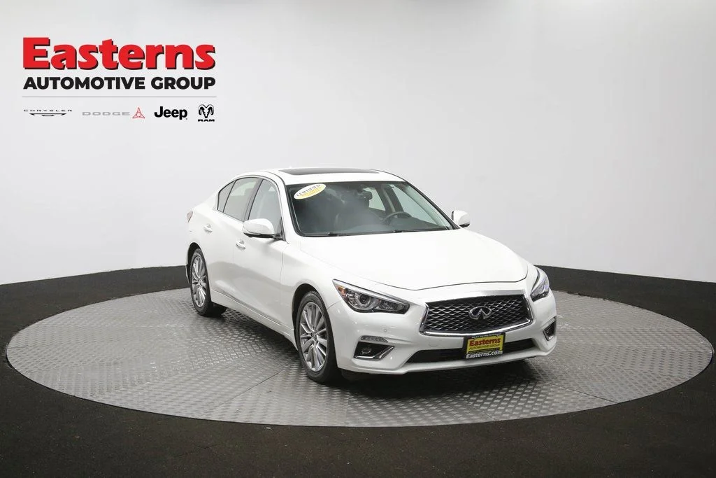 Used 2023 White INFINITI LUXE image 54