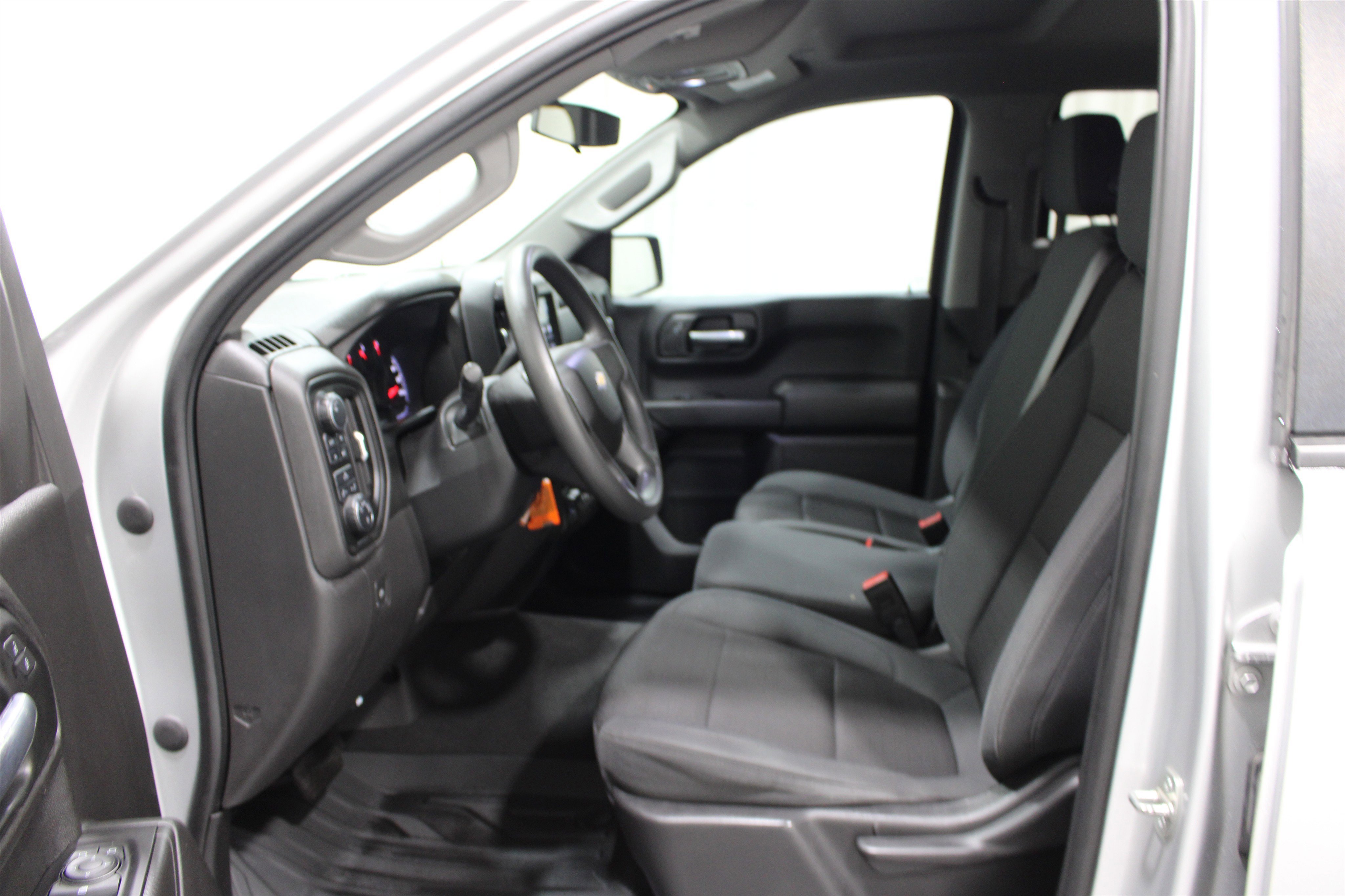 Used 2021 Silver Ice Metallic Chevrolet Custom image 3