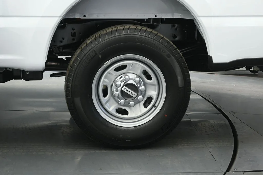 New 2027 Oxford White Ford XL image 18