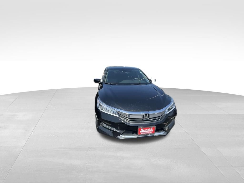 Used 2016 Black Honda Touring image 8