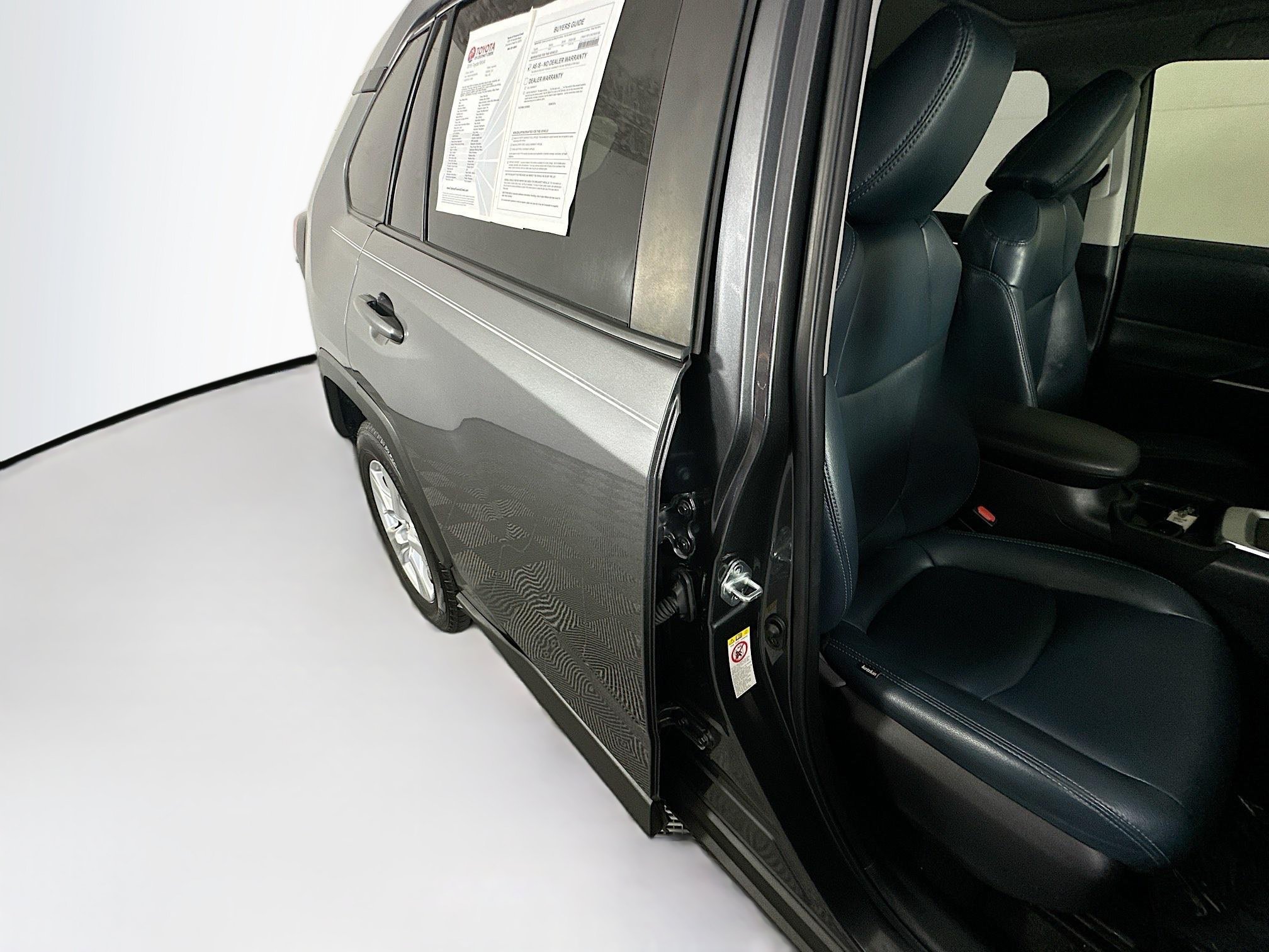 Used 2019 Magnetic Gray Metallic Toyota XLE image 28