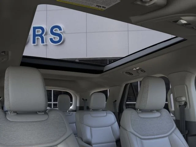 New 2026 Space White Metallic Ford Active image 45