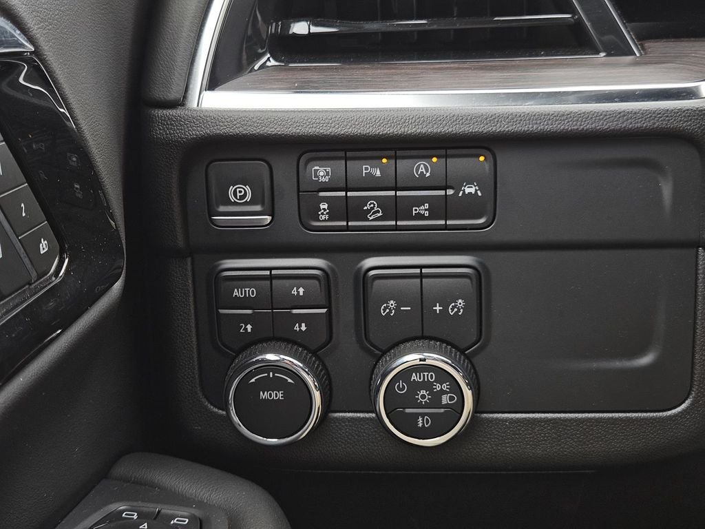 Used 2025 Black Chevrolet Z71 image 17