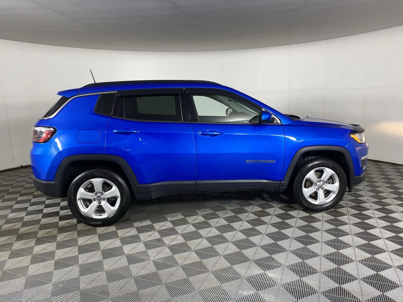 Used 2020 Laser Blue Pearlcoat Jeep Latitude image 8