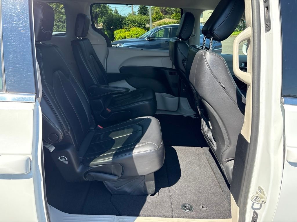 Used 2022 White Chrysler Touring L image 25