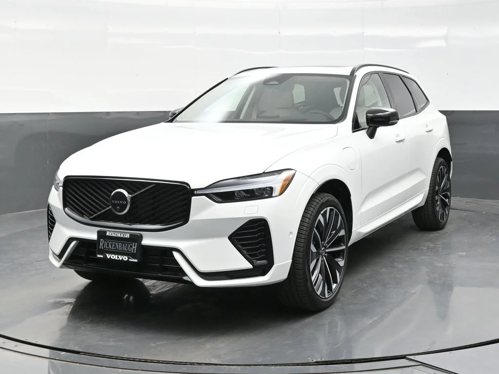New 2026 Crystal White Volvo T8 Ultra image 2